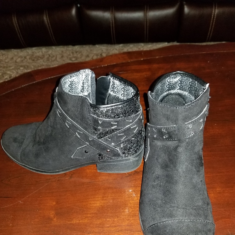Justice Black Boots Sz 4